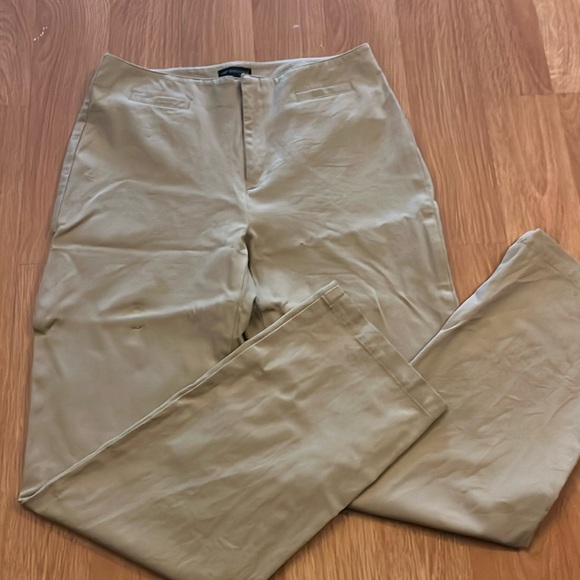 Dockers Women's Stretch Vintage Khaki Pants Size 6 Short - Picture 1 of 5